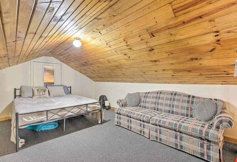 Waterfront Cottage W/ Dock On Papoose Lake!