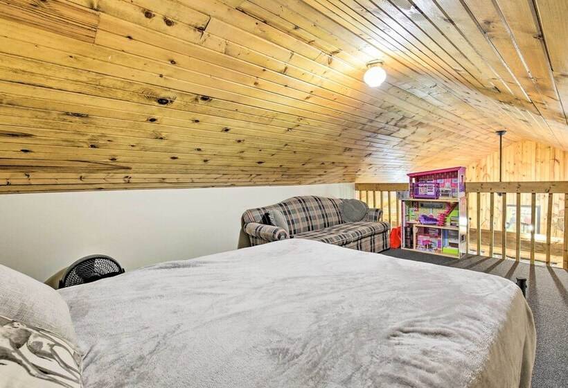 Waterfront Cottage W/ Dock On Papoose Lake!