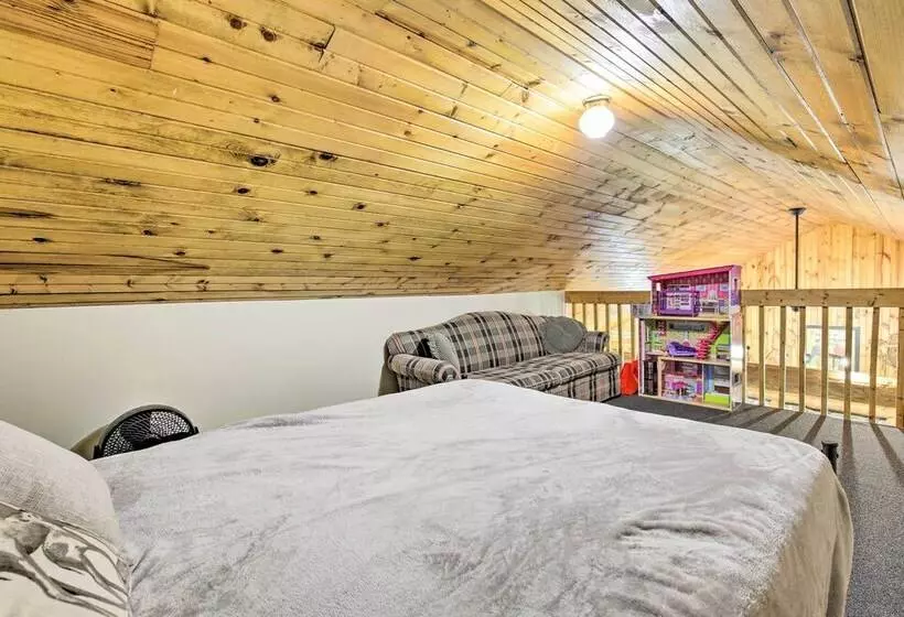 Waterfront Cottage W/ Dock On Papoose Lake!