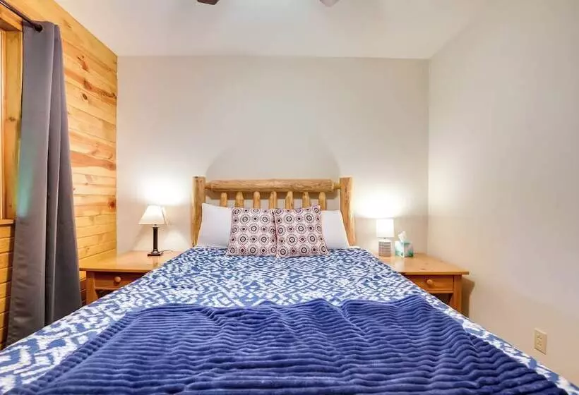 Waterfront Cottage W/ Dock On Papoose Lake!