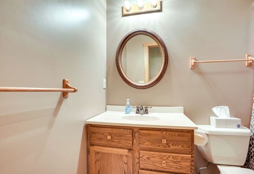 Waterfront Cottage W/ Dock On Papoose Lake!