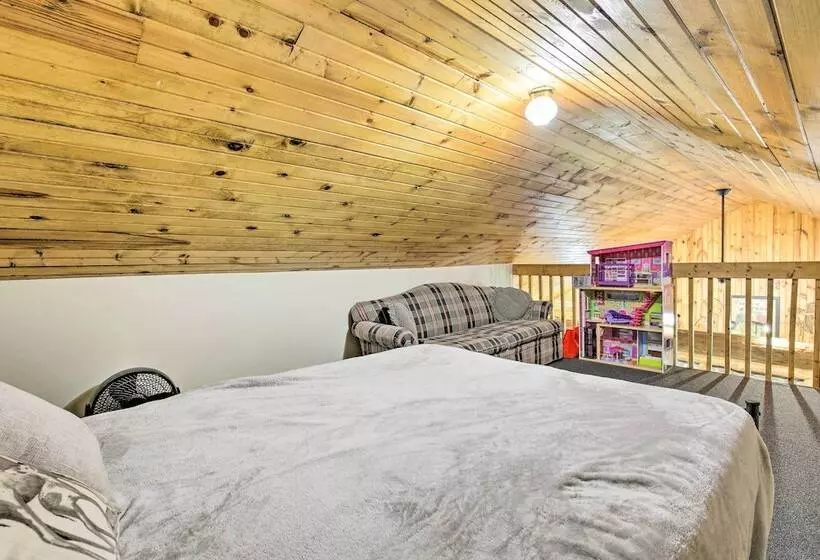 Waterfront Cottage W/ Dock On Papoose Lake!