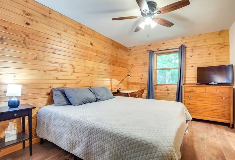 Waterfront Cottage W/ Dock On Papoose Lake!