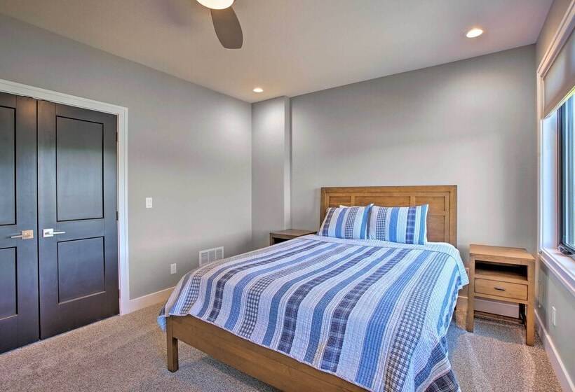 Waterfront Silver Lake Home W/ Private 40 Dock!