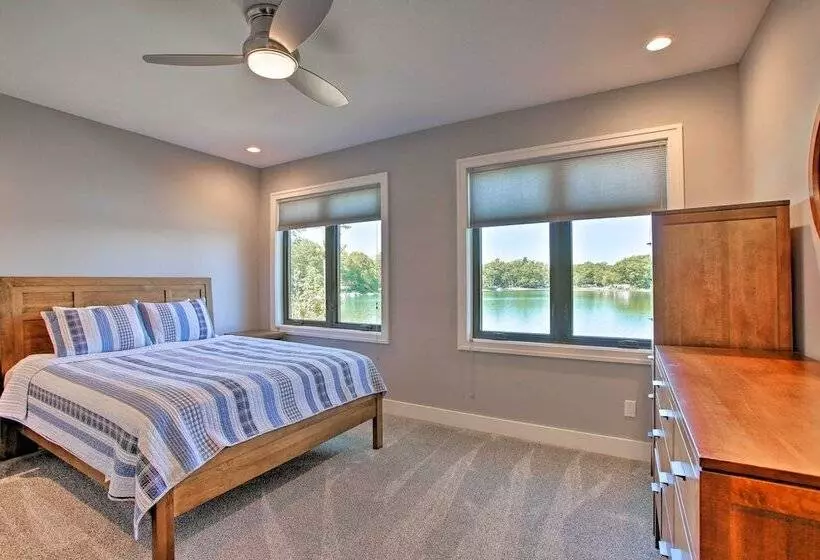 Waterfront Silver Lake Home W/ Private 40 Dock!