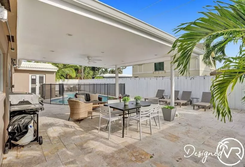 6 Br With Heated Pool Close To Beach