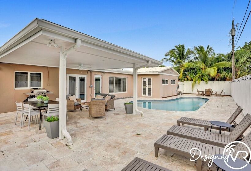 6 Br With Heated Pool Close To Beach