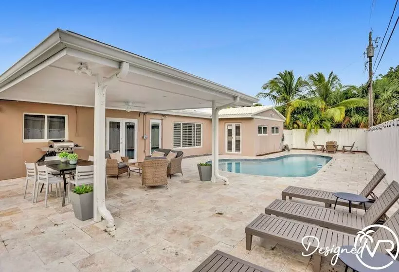6 Br With Heated Pool Close To Beach
