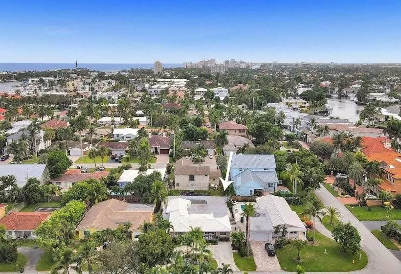 6 Br With Heated Pool Close To Beach