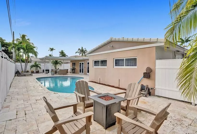 6 Br With Heated Pool Close To Beach