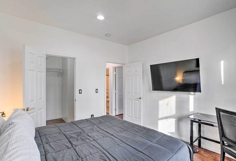 Alluring Home W/ Fire Pit < 1/2 Mi To Oit!