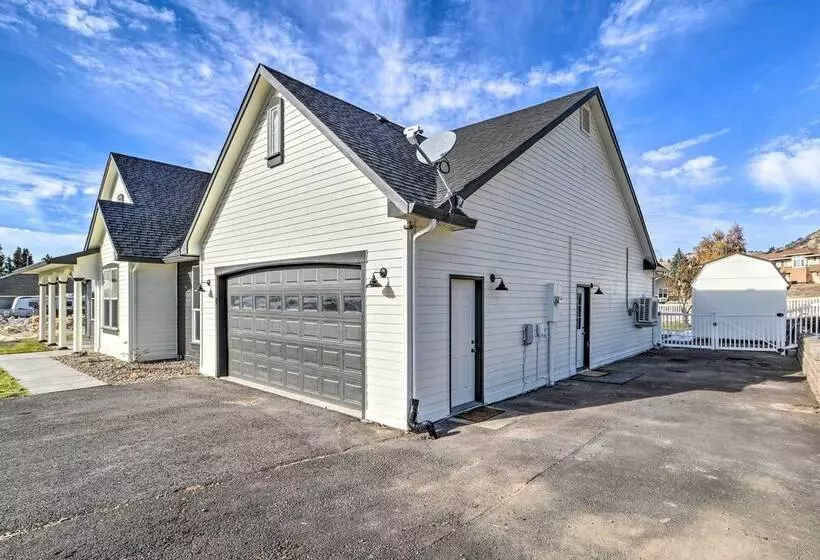 Alluring Home W/ Fire Pit < 1/2 Mi To Oit!