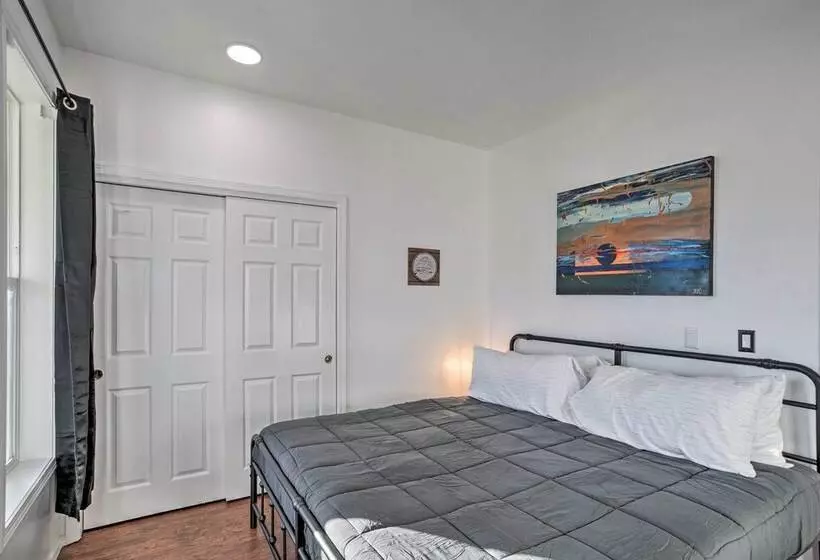 Alluring Home W/ Fire Pit < 1/2 Mi To Oit!