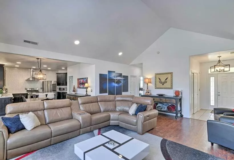 Alluring Home W/ Fire Pit < 1/2 Mi To Oit!