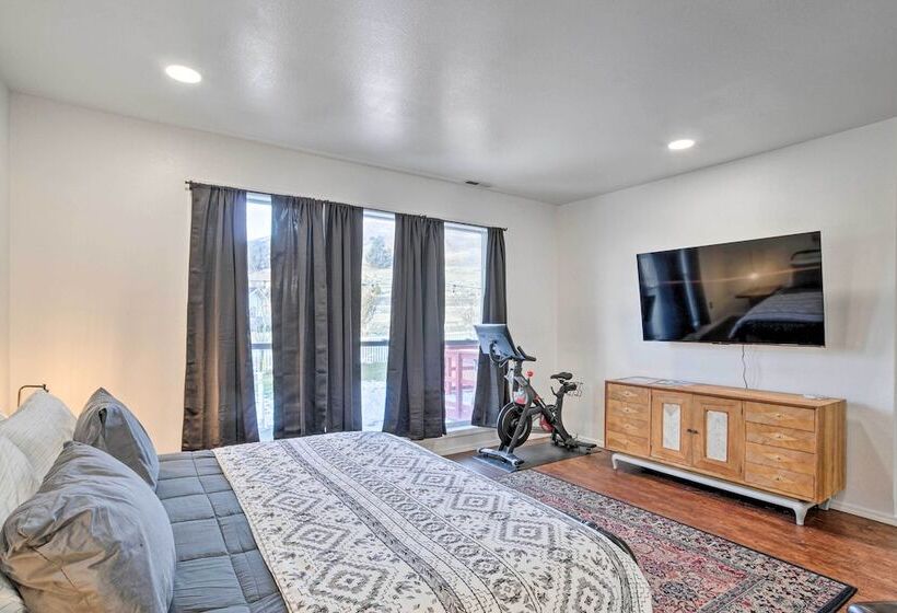 Alluring Home W/ Fire Pit < 1/2 Mi To Oit!