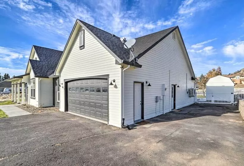 Alluring Home W/ Fire Pit < 1/2 Mi To Oit!