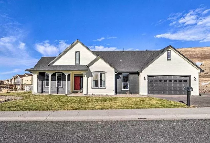 Alluring Home W/ Fire Pit < 1/2 Mi To Oit!