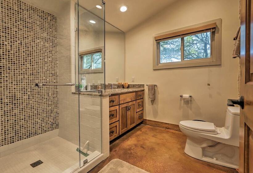 Blanco Riverfront Historic Home, 3 Mi To Downtown!