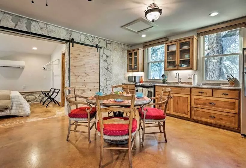 Blanco Riverfront Historic Home, 3 Mi To Downtown!