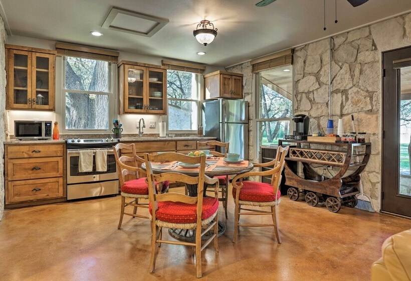 Blanco Riverfront Historic Home, 3 Mi To Downtown!