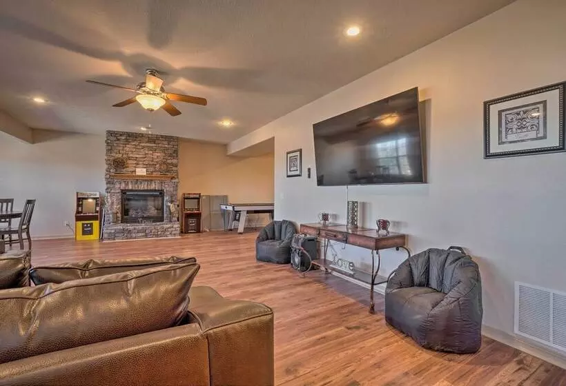 Branson Group Getaway: 2 Mi To Silver Dollar City!