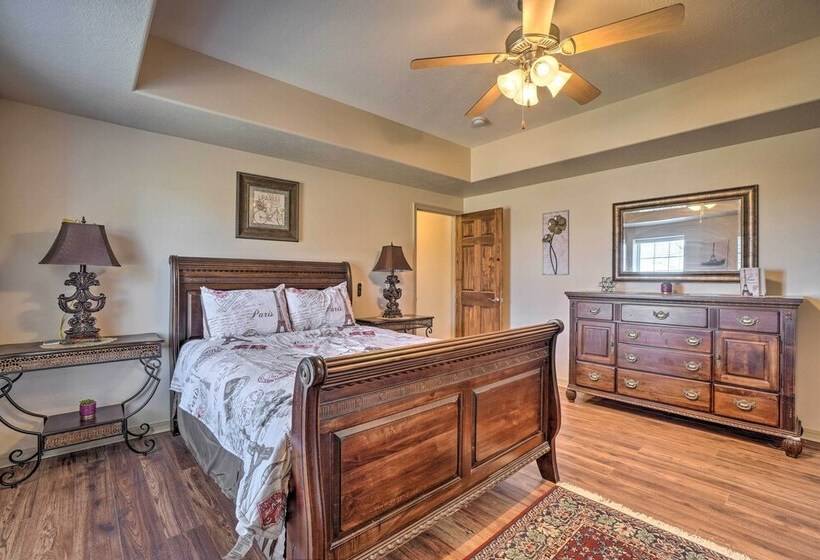 Branson Group Getaway: 2 Mi To Silver Dollar City!