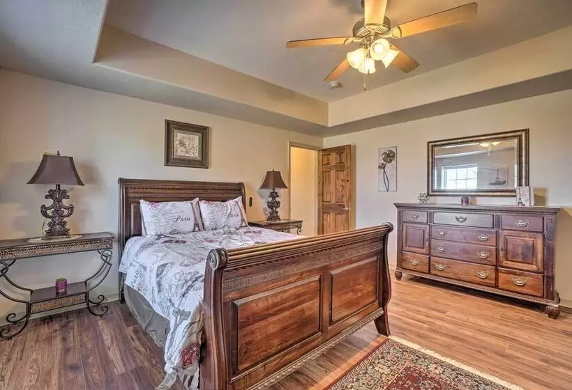 Branson Group Getaway: 2 Mi To Silver Dollar City!