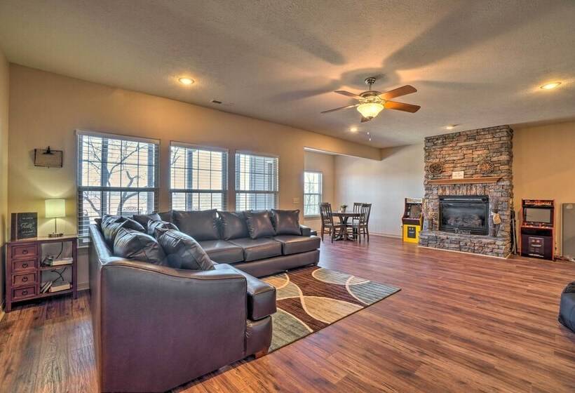 Branson Group Getaway: 2 Mi To Silver Dollar City!