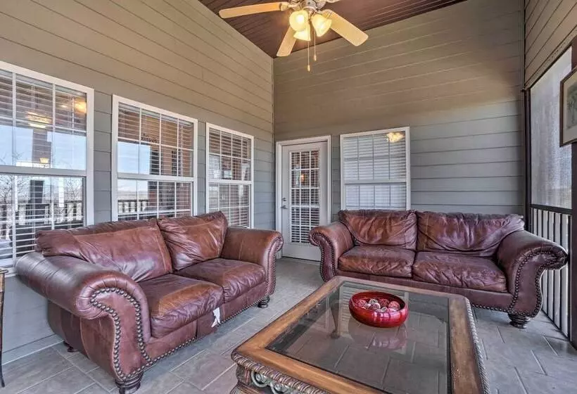 Branson Group Getaway: 2 Mi To Silver Dollar City!