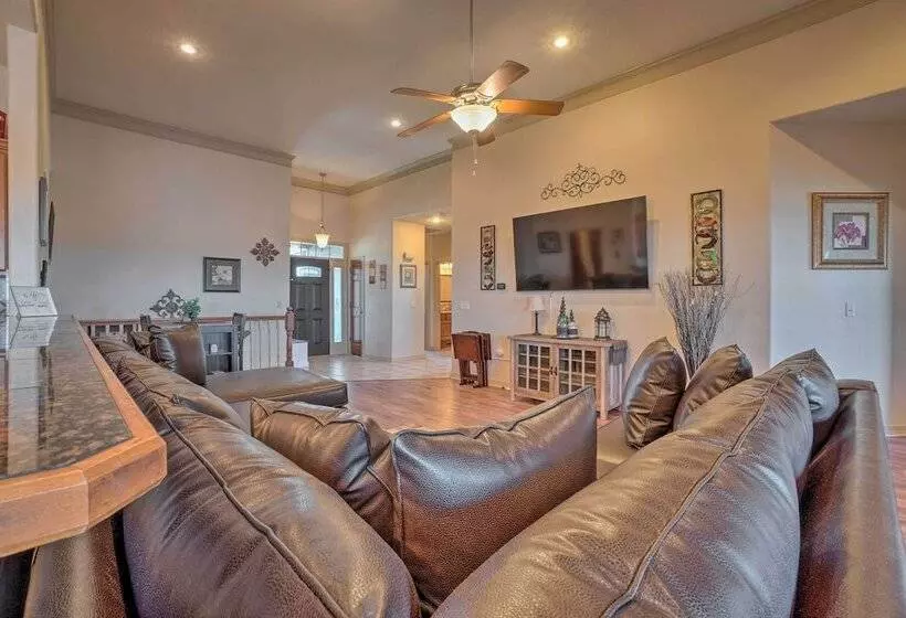 Branson Group Getaway: 2 Mi To Silver Dollar City!