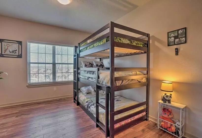 Branson Group Getaway: 2 Mi To Silver Dollar City!