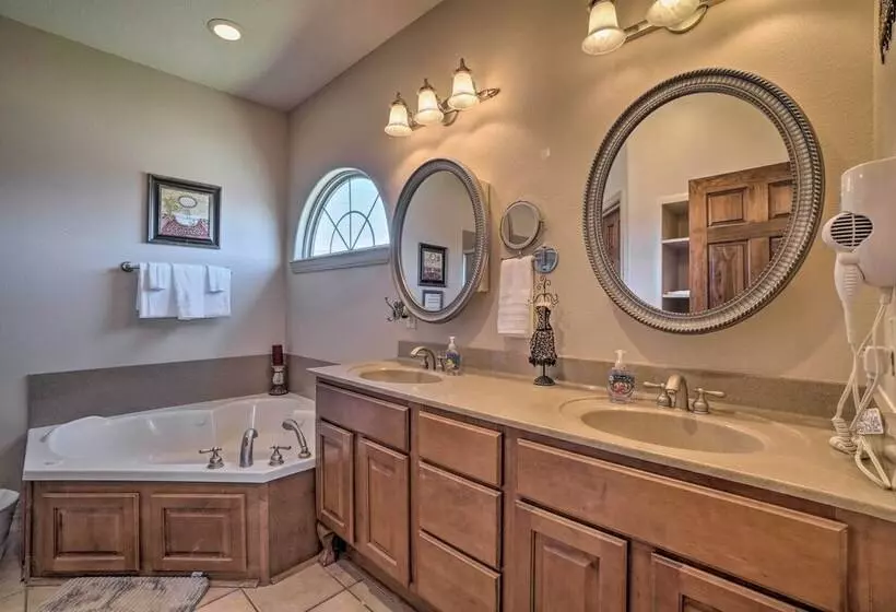 Branson Group Getaway: 2 Mi To Silver Dollar City!