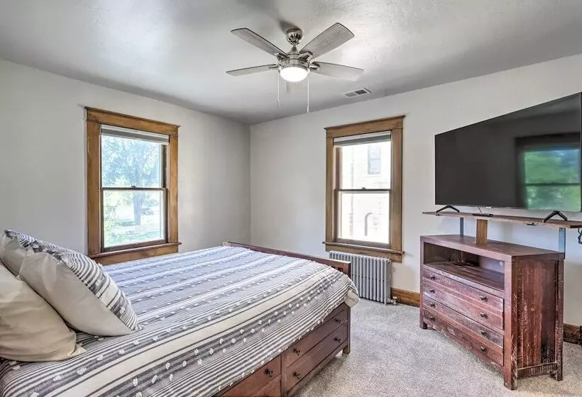 Charming Downtown Fruita Home: Hike & Explore