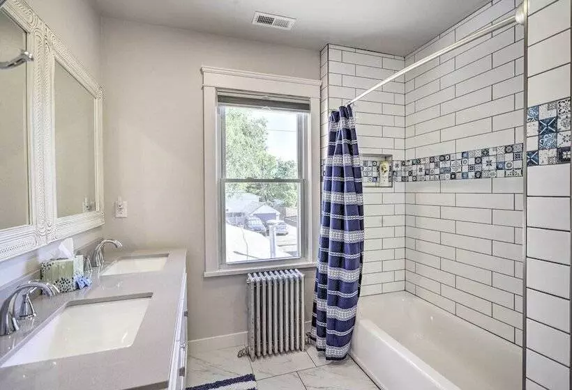 Charming Downtown Fruita Home: Hike & Explore