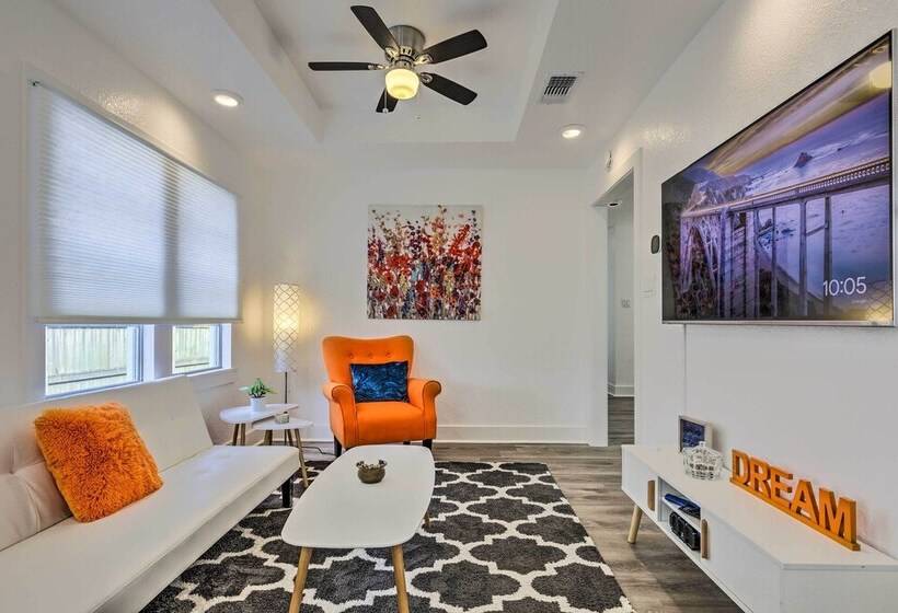 Charming Gulf Coast Cottage   1 Mile To The Coast!