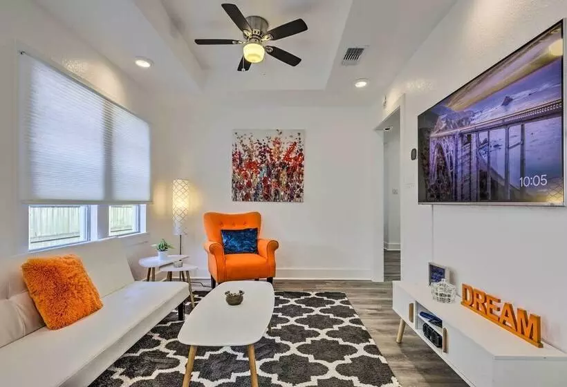 Charming Gulf Coast Cottage   1 Mile To The Coast!