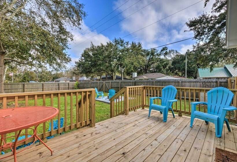 Charming Gulf Coast Cottage   1 Mile To The Coast!