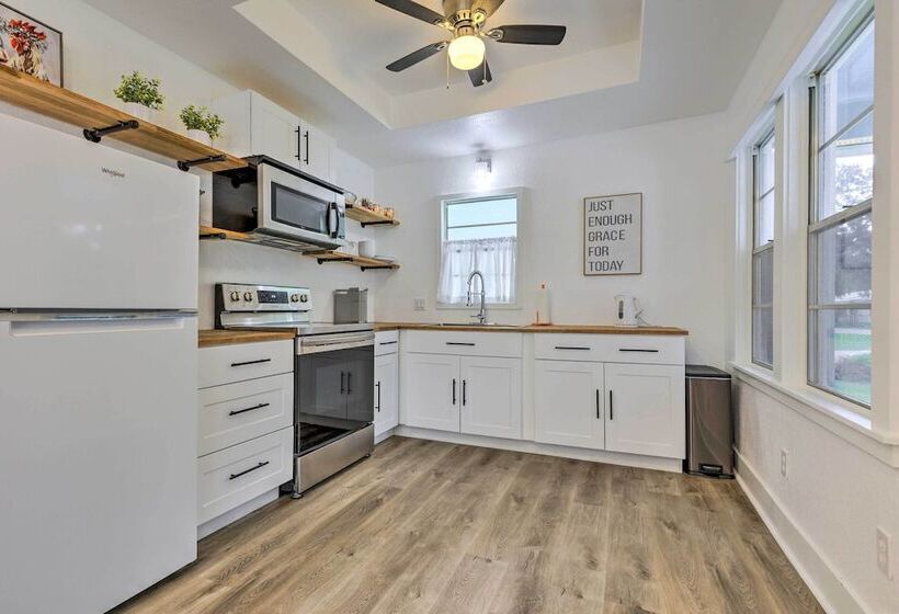 Charming Gulf Coast Cottage   1 Mile To The Coast!