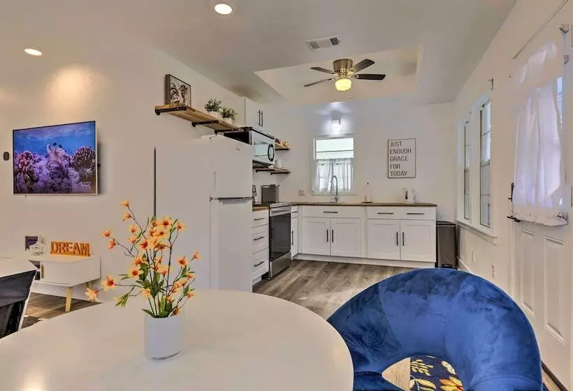 Charming Gulf Coast Cottage   1 Mile To The Coast!