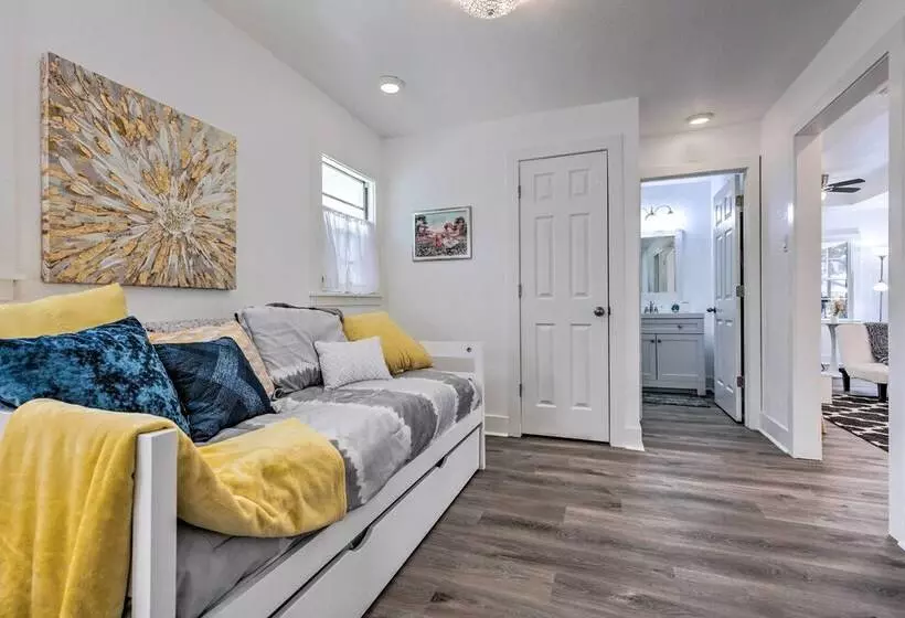 Charming Gulf Coast Cottage   1 Mile To The Coast!