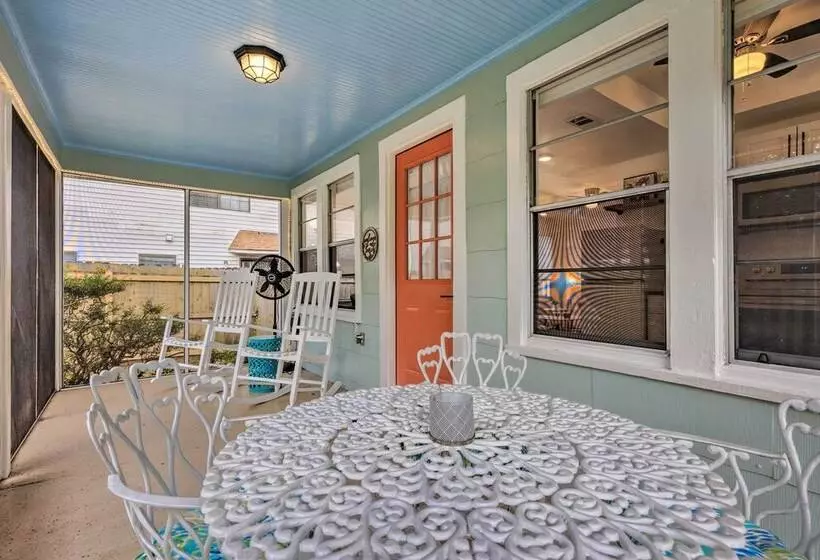 Charming Gulf Coast Cottage   1 Mile To The Coast!