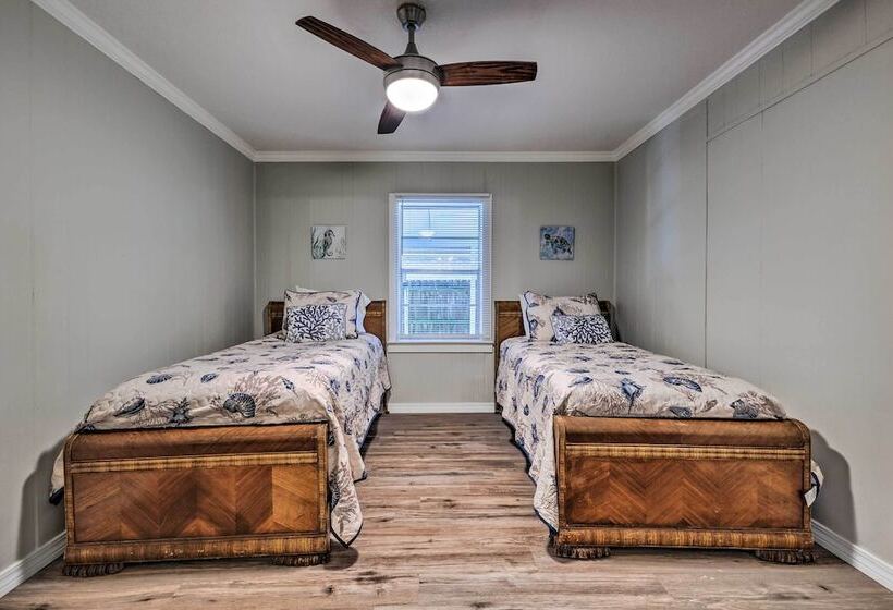 Charming Gulfport Home ~ 2 Mi To Marina