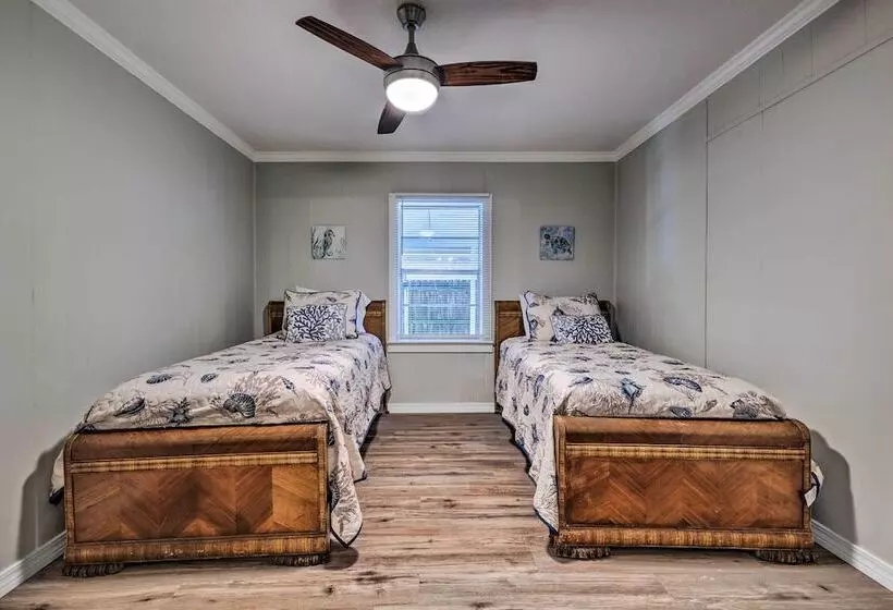 Charming Gulfport Home ~ 2 Mi To Marina