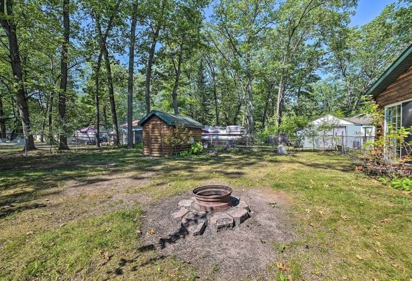 Charming Houghton Lake Cottage W/ Backyard!