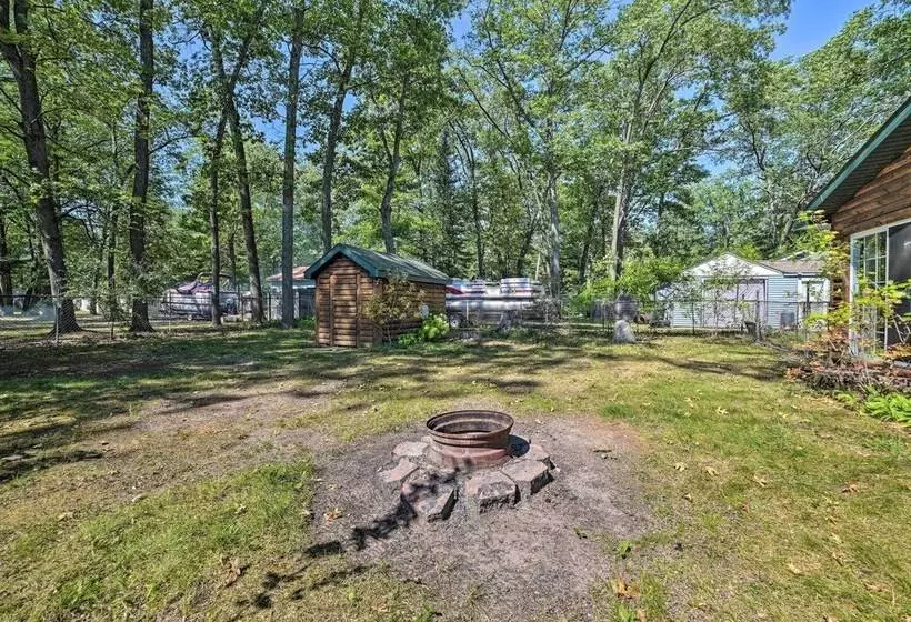 Charming Houghton Lake Cottage W/ Backyard!