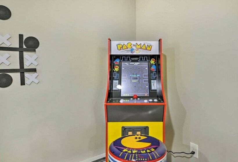 Charming Tobyhanna Home: Game Room, Fireplace