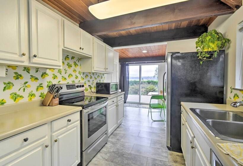 Coastal Cabin W/ Puget Sound & Rainier Views!