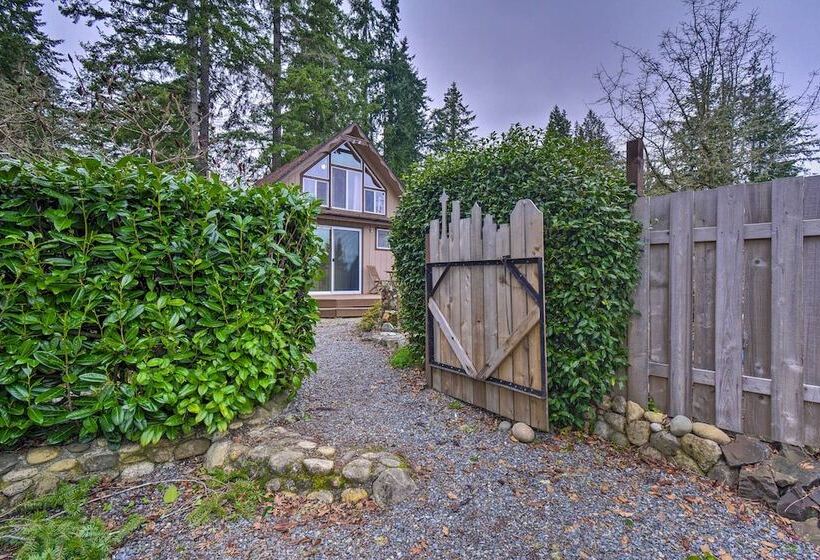 Coastal Cabin W/ Puget Sound & Rainier Views!