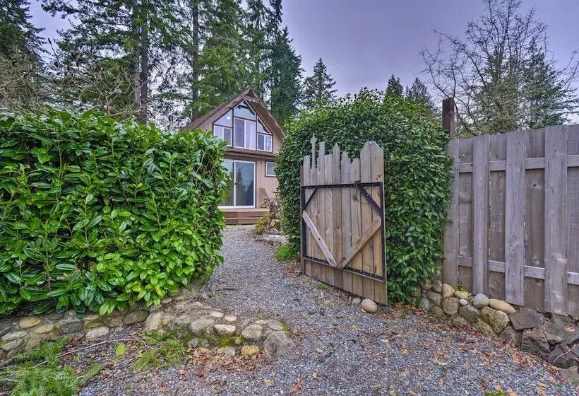 Coastal Cabin W/ Puget Sound & Rainier Views!