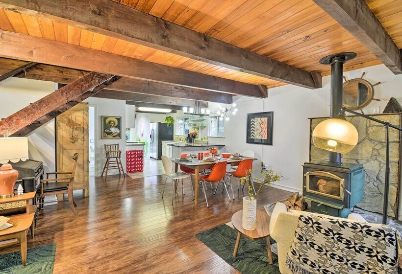 Coastal Cabin W/ Puget Sound & Rainier Views!